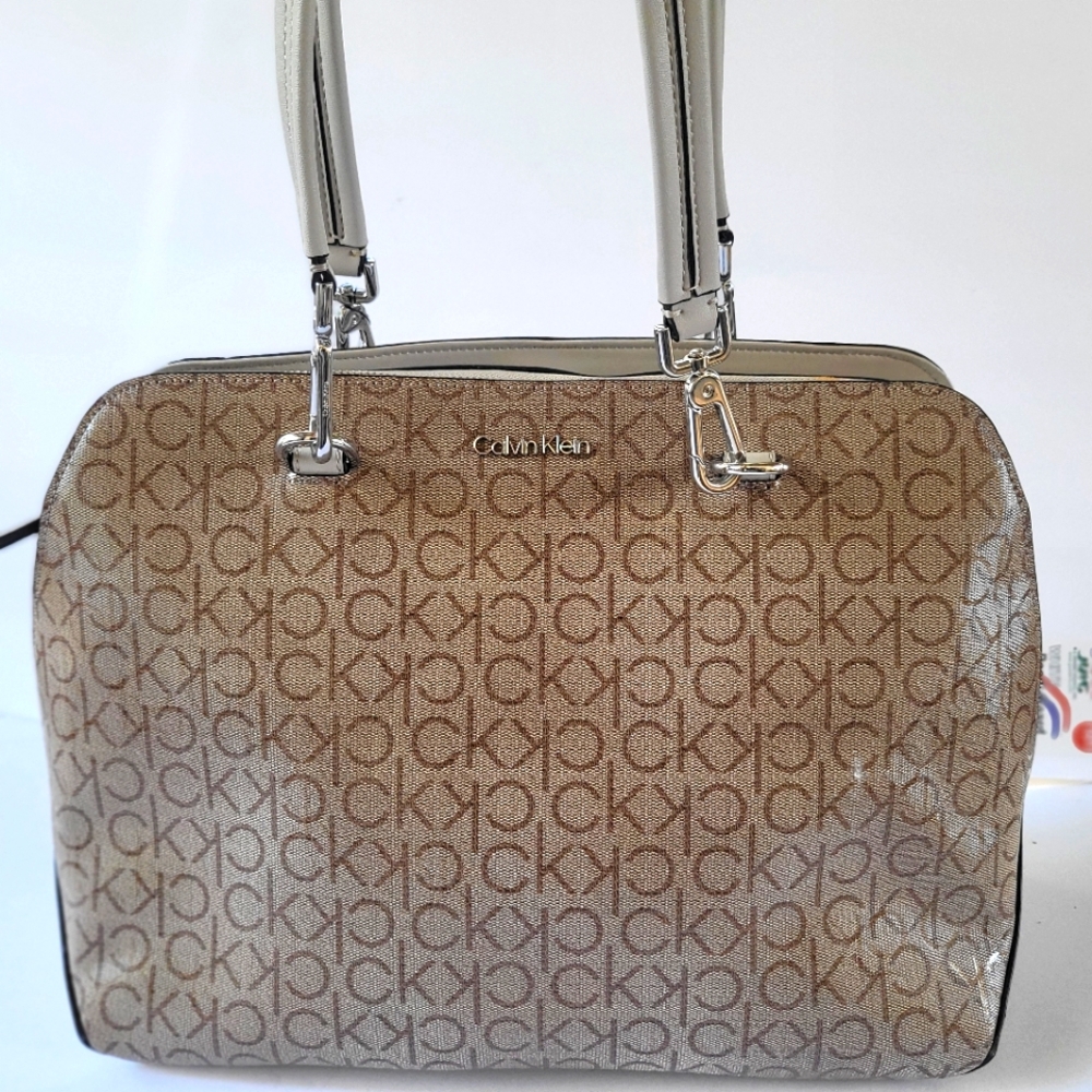 Calvin Klein Tan Shoulder Bag with Elegant Design